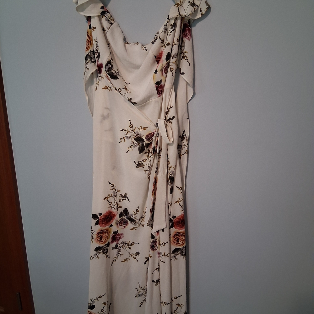 Promesa Cream Floral Maxi Dress